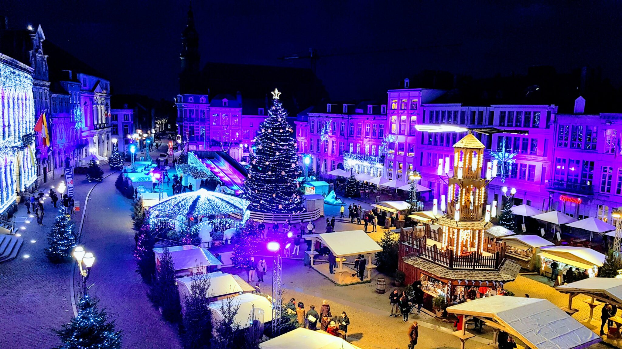 Pyramide de Noël et carrousel – Chalet Event