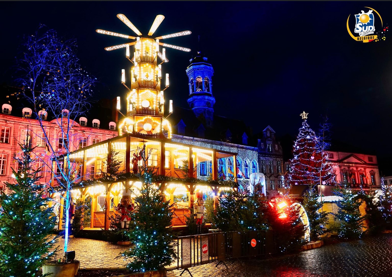 Pyramide de Noël et carrousel – Chalet Event
